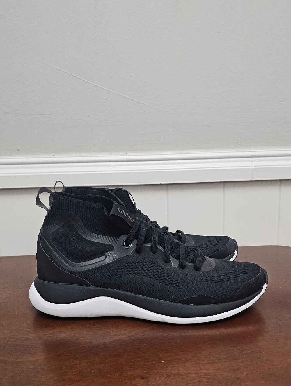 lululemon Women's Chargefeel Mid Workout Shoe in Black/White. Size 8.5